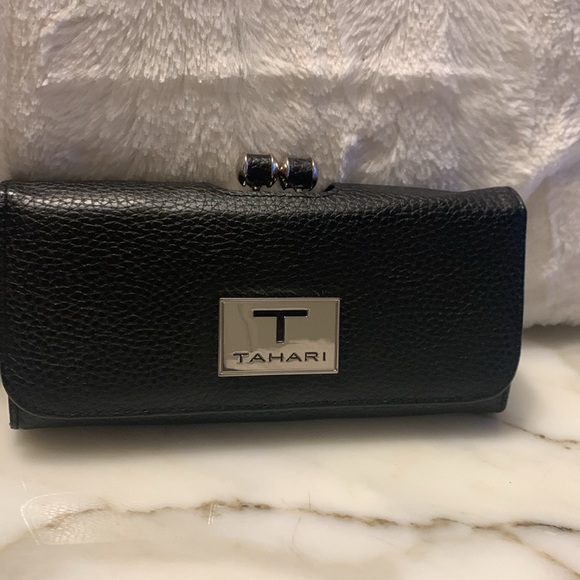 TAHARI Midnight Garden Clutch Black Wallet With RFID - Picture 9 of 9